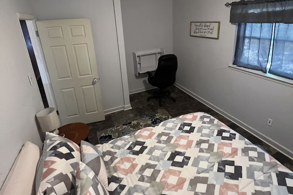 Photo of Bedroom in Commerce