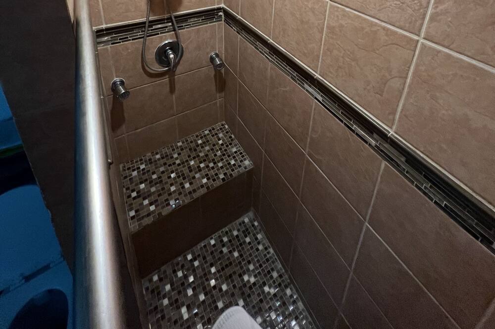Photo of Bathroom in Commerce