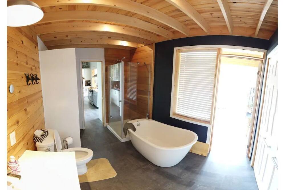 Photo of Bathroom in L'Ange-Gardien