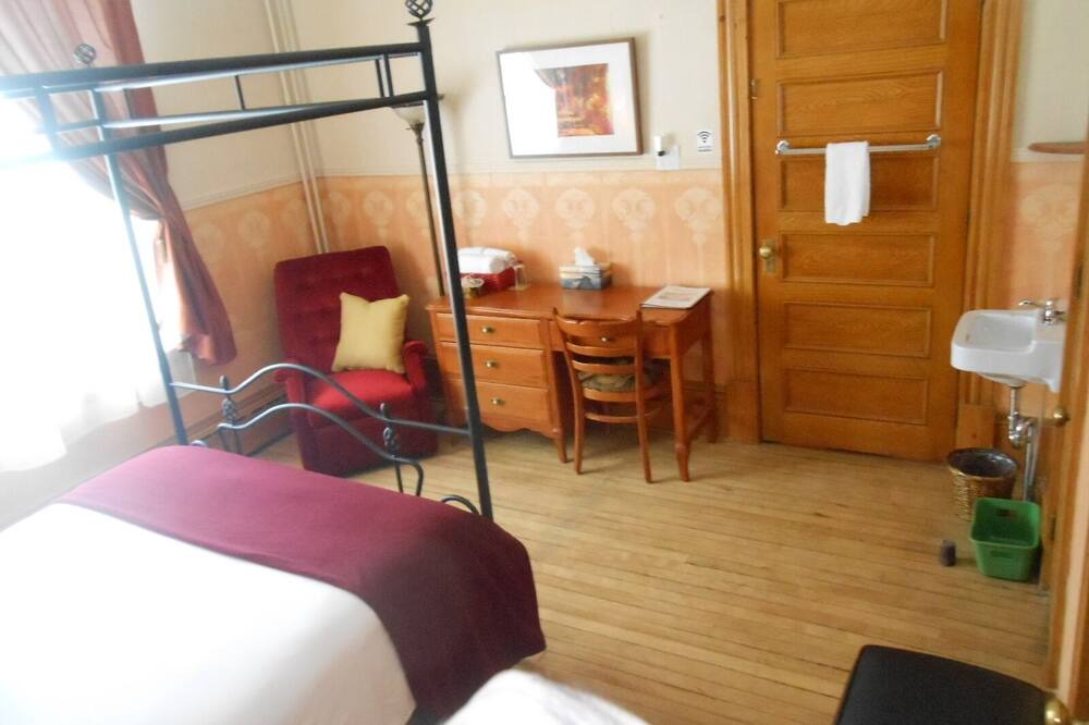 Photo of Bedroom in Saint-Malo