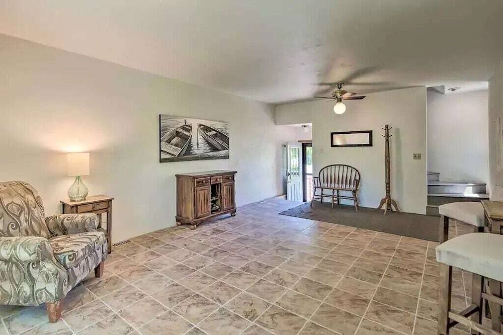 Photo of Bedroom in Cedar Falls