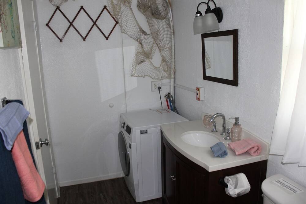 Photo of Bathroom in Taft