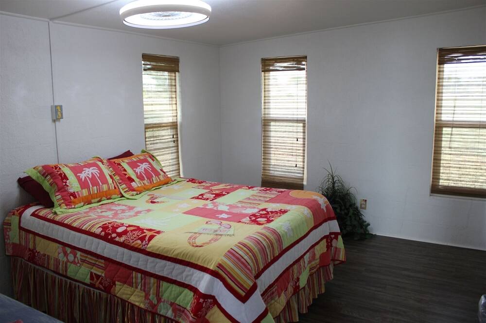 Photo of Bedroom in Taft