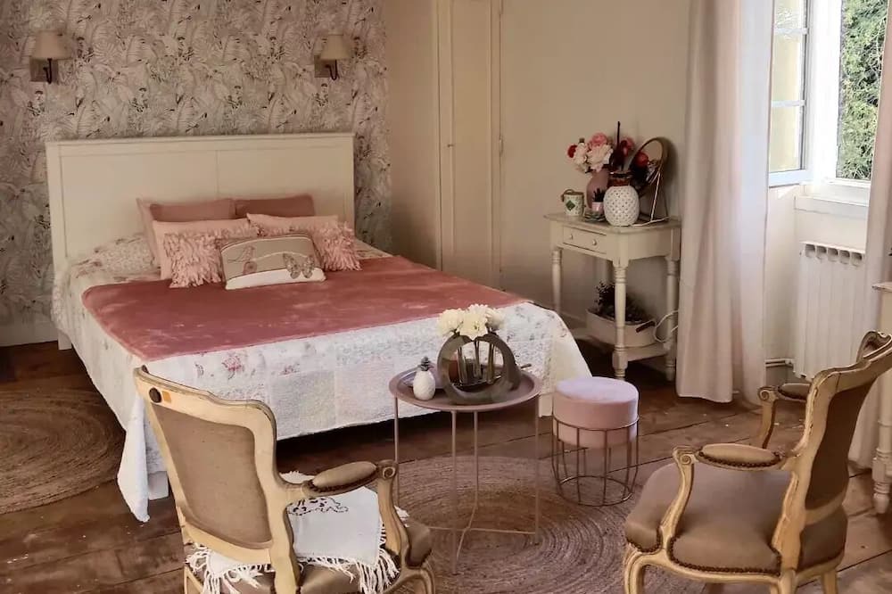 Photo of Bedroom in Cours