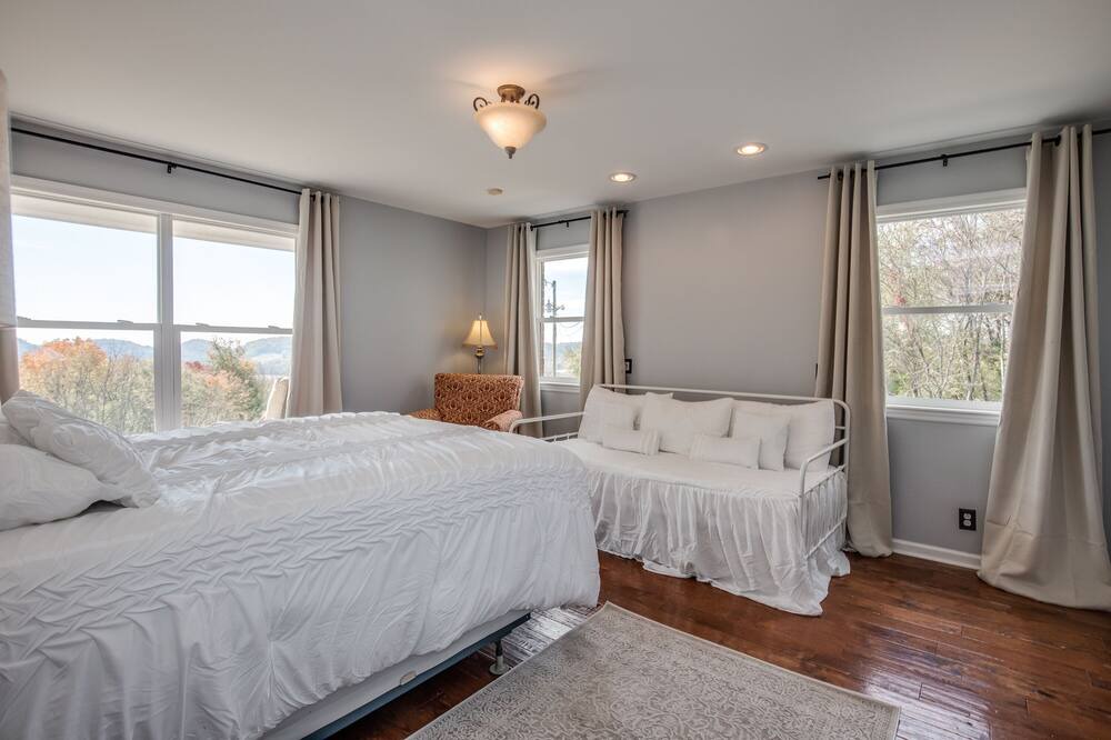 Photo of Bedroom in Thompson's Station