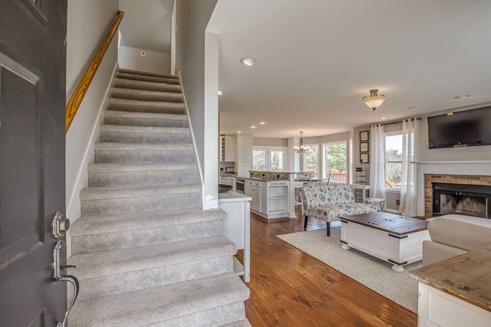 Photo of Livingroom in Thompson's Station