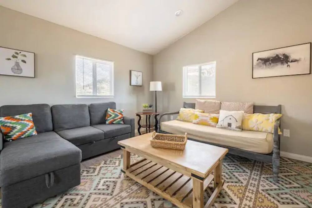 Photo of Livingroom in North Ridge