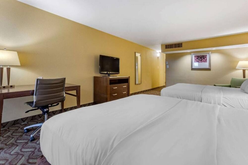 Photo of Bedroom in Roswell