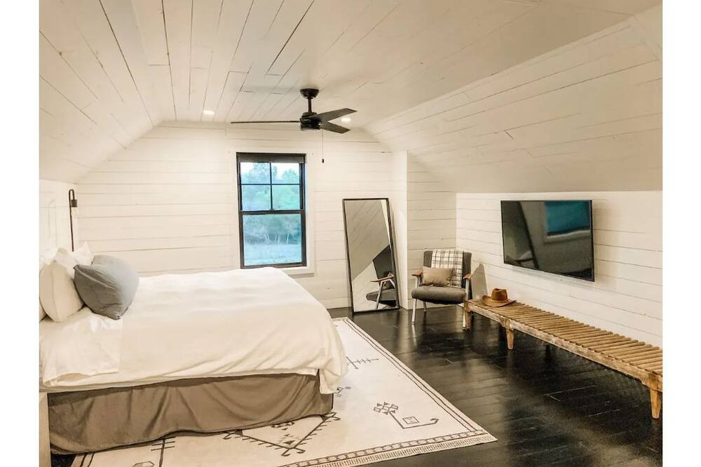 Photo of Bedroom in Loomis