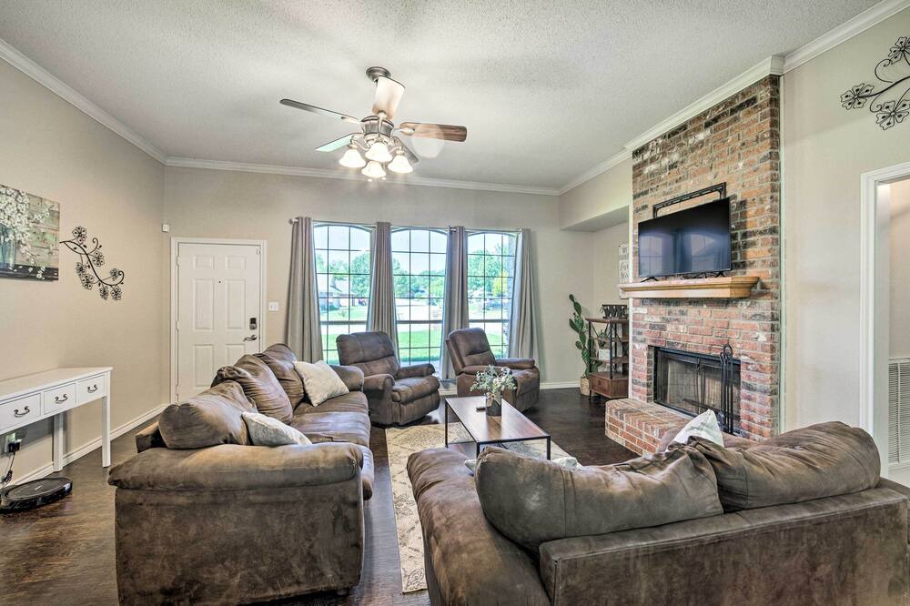 Photo of Livingroom in Whitehouse