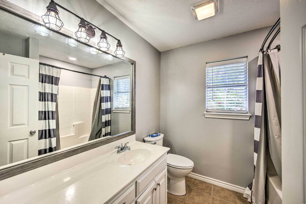 Photo of Bathroom in Whitehouse