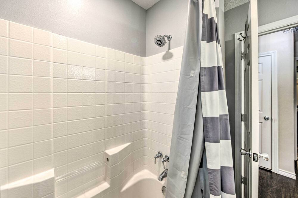 Photo of Bathroom in Whitehouse