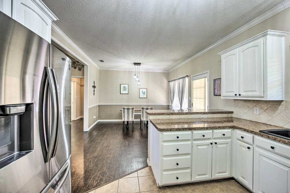 Photo of Kitchen in Whitehouse