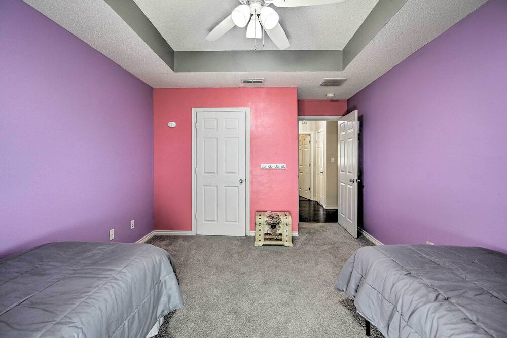 Photo of Bedroom in Whitehouse