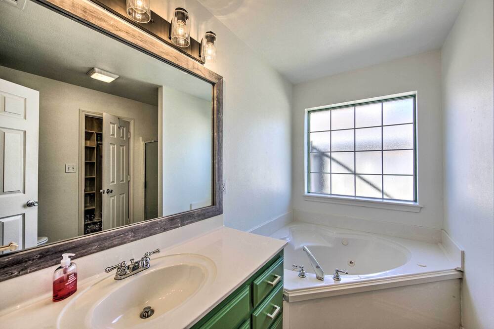Photo of Bathroom in Whitehouse