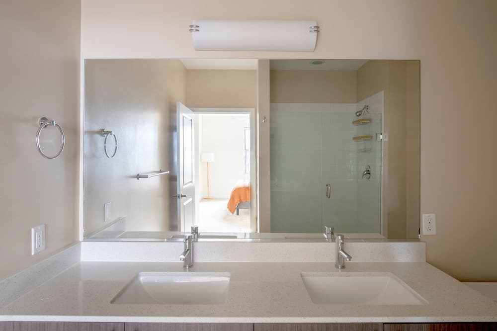 Photo of Bathroom in Jefferson Manor
