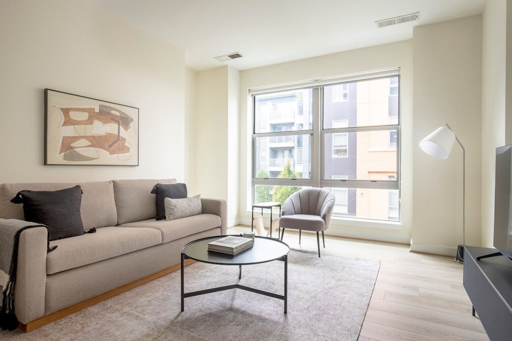 Photo of Livingroom in Jefferson Manor