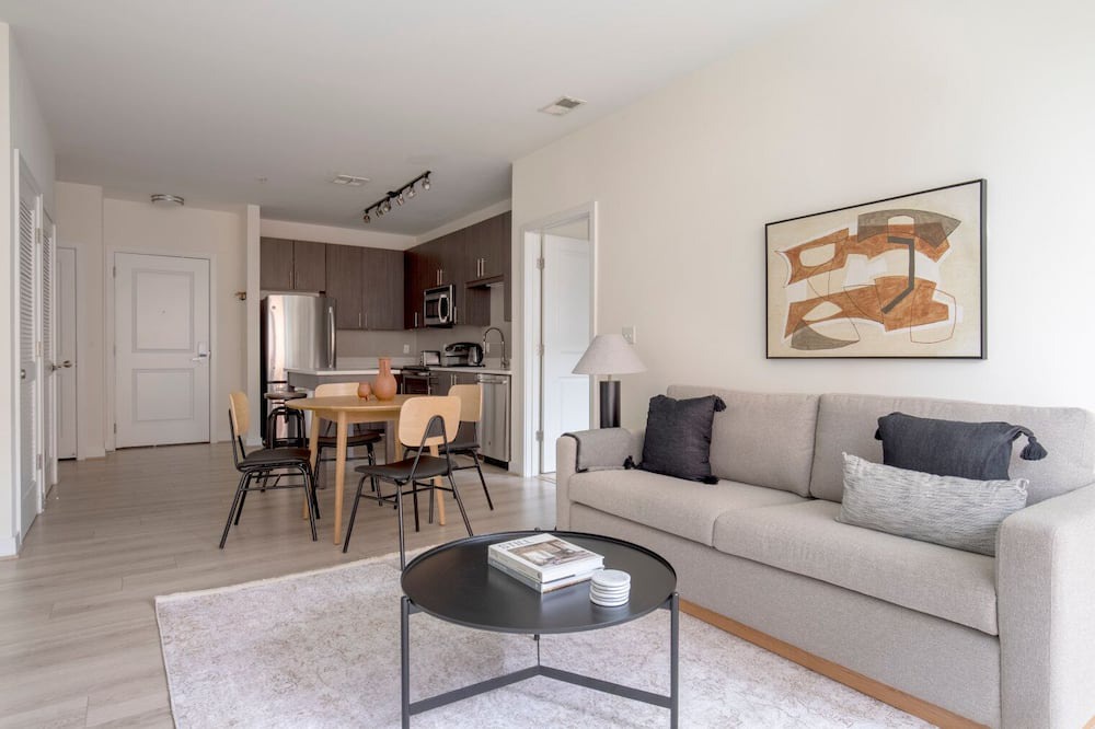 Photo of Livingroom in Jefferson Manor