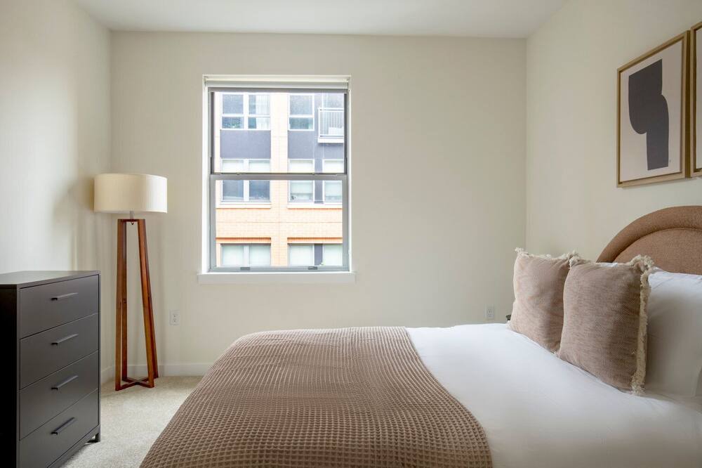 Photo of Bedroom in Jefferson Manor