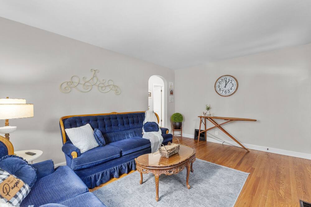 Photo of Livingroom in St. Charles Historic District
