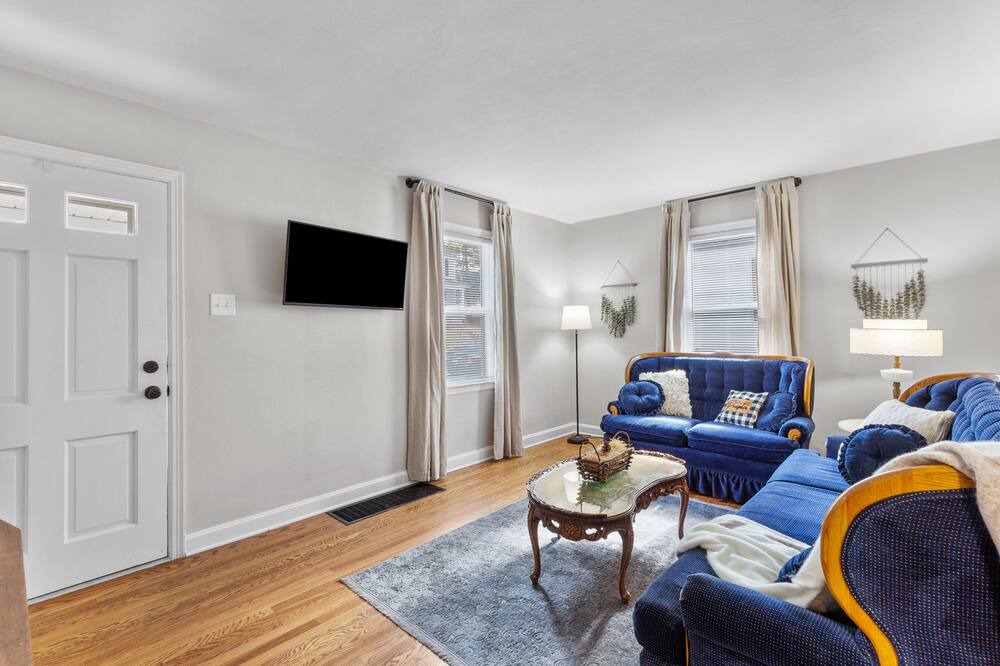 Photo of Livingroom in St. Charles Historic District