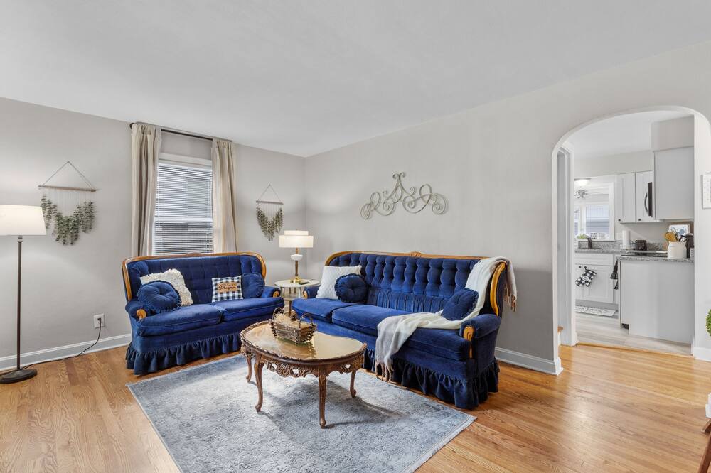 Photo of Livingroom in St. Charles Historic District
