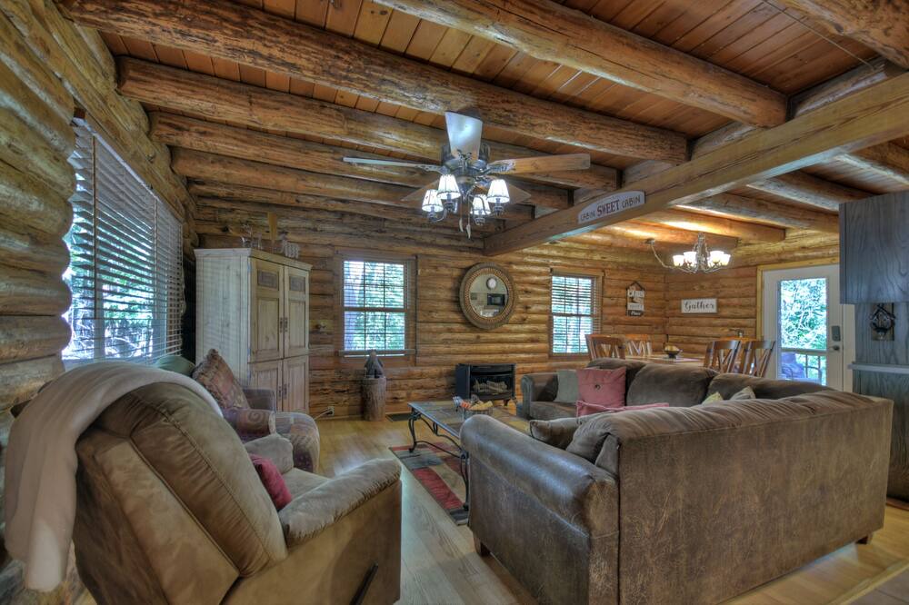 Photo of Livingroom in Eagle Mountain