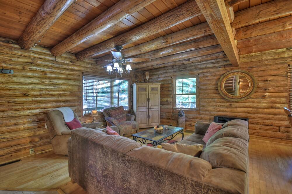 Photo of Livingroom in Eagle Mountain