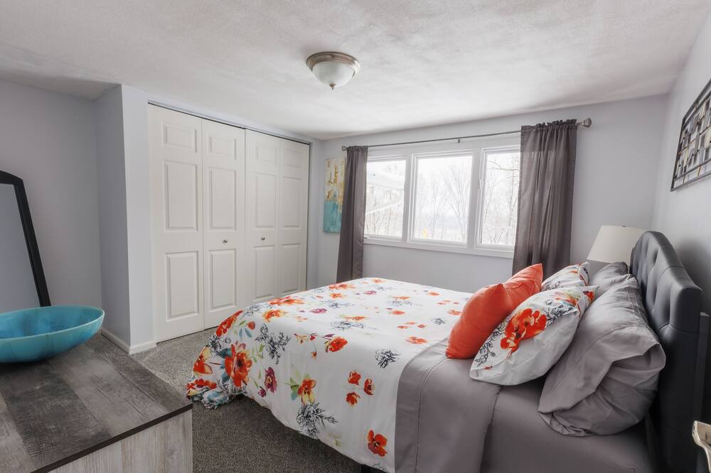 Photo of Bedroom in Corcoran