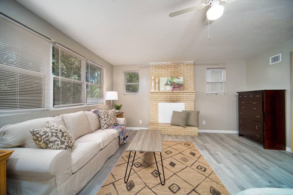 Photo of Livingroom in Cedar Hills