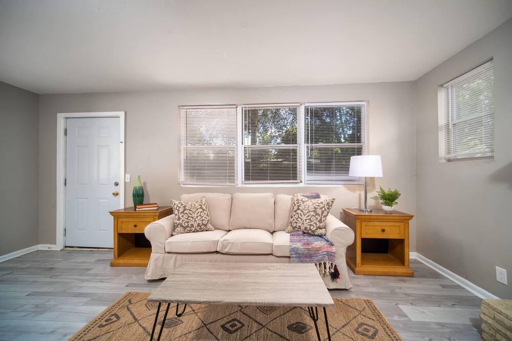 Photo of Livingroom in Cedar Hills