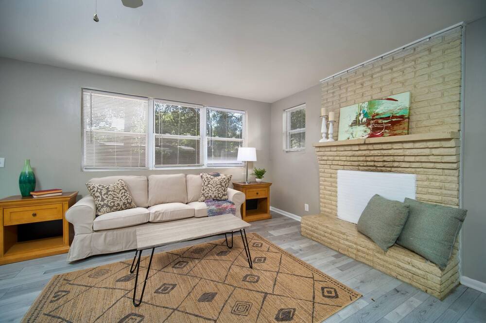 Photo of Livingroom in Cedar Hills