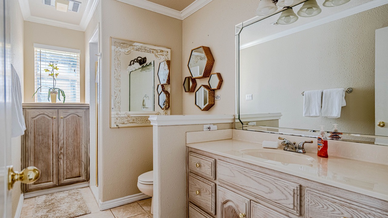 Photo of Bathroom in Kingsland