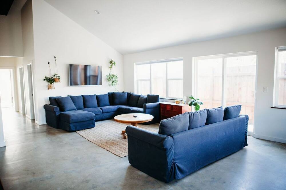 Photo of Livingroom in Penngrove