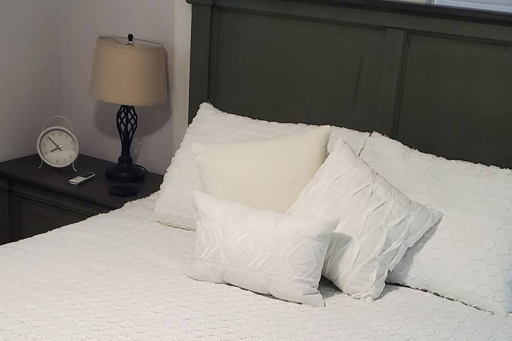 Photo of Bedroom in Crowley