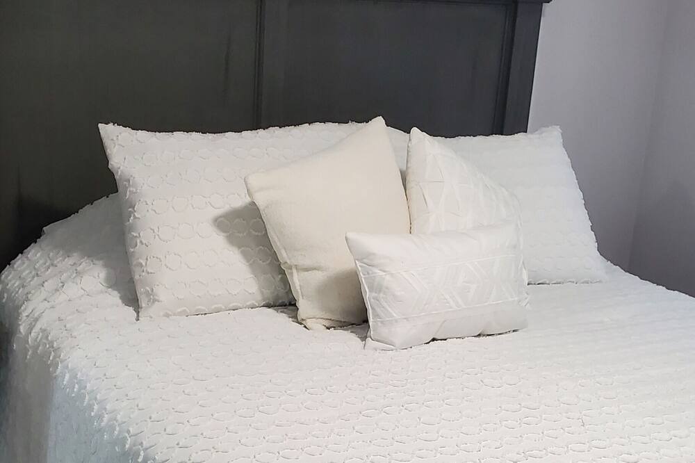 Photo of Bedroom in Crowley