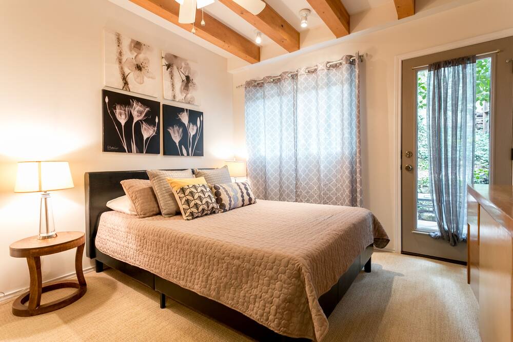 Photo of Bedroom in South Manchaca