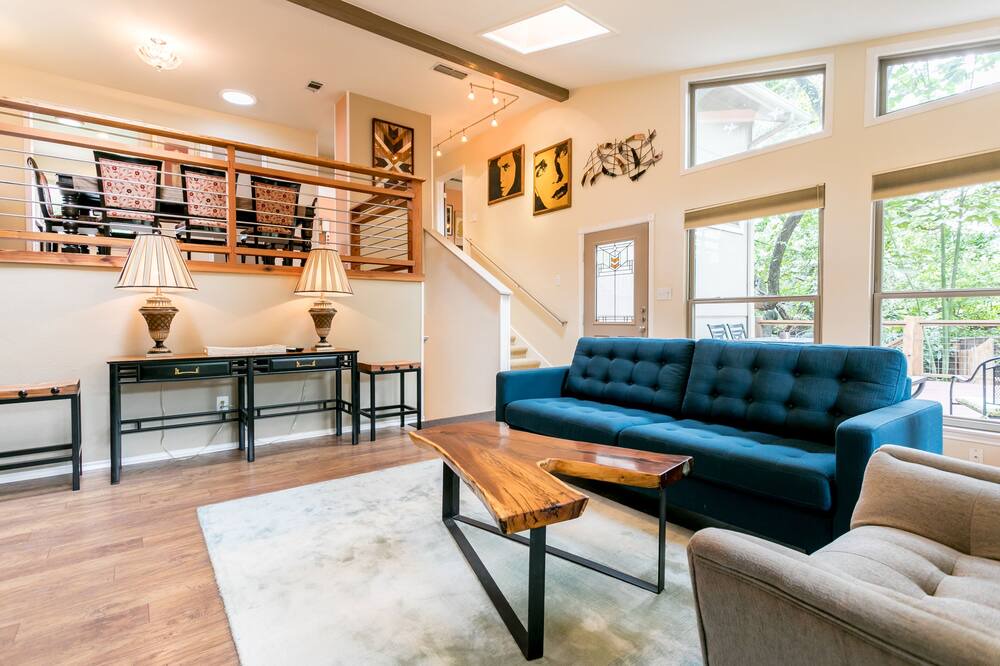 Photo of Livingroom in South Manchaca