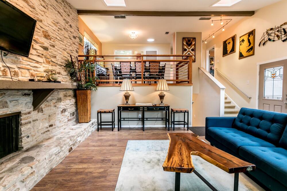 Photo of Livingroom in South Manchaca