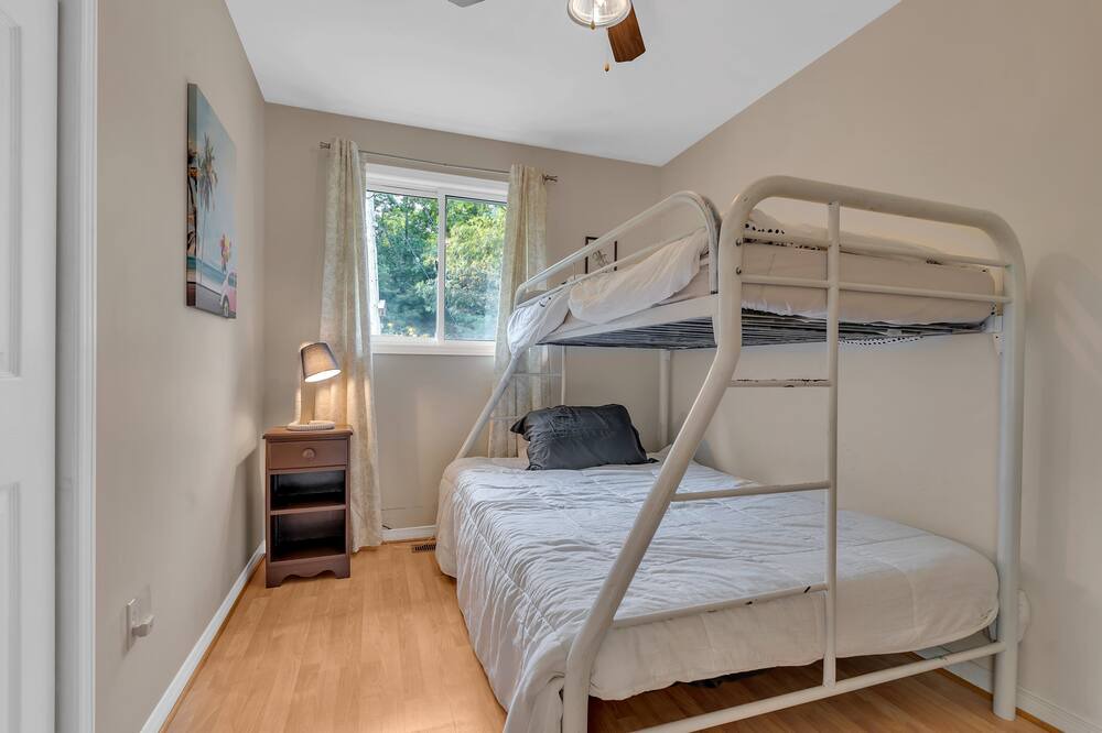 Photo of Bedroom in Colebrook