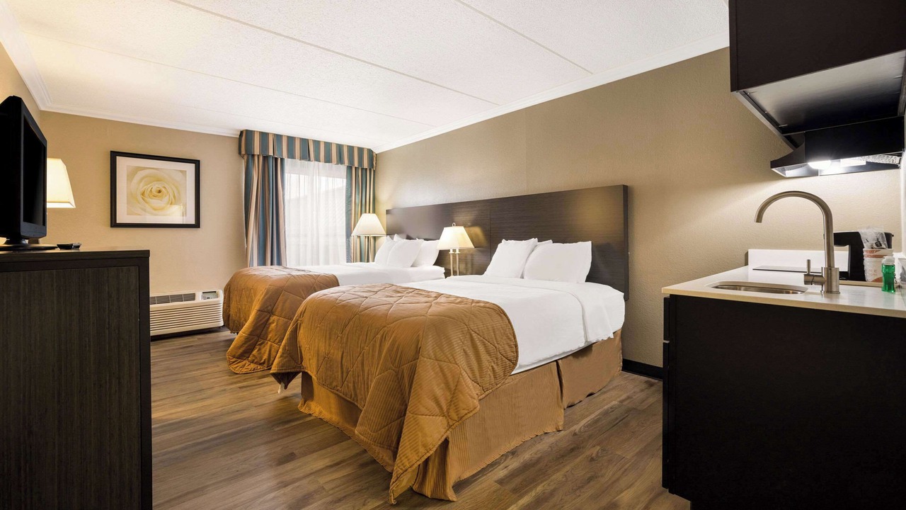 Photo of Others in Lindbergh Lawns