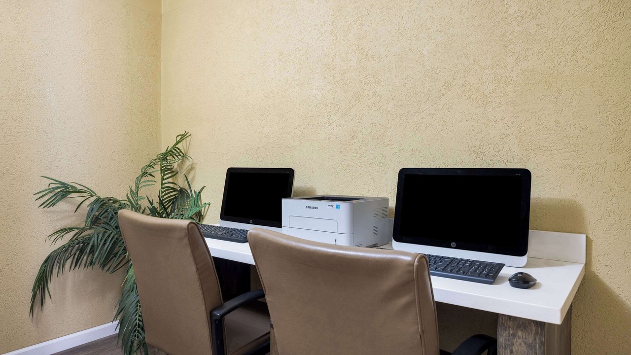 Photo of Others in Lindbergh Lawns