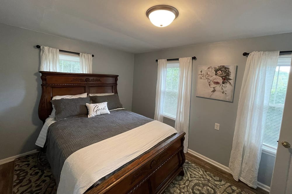 Photo of Bedroom in Ste Genevieve