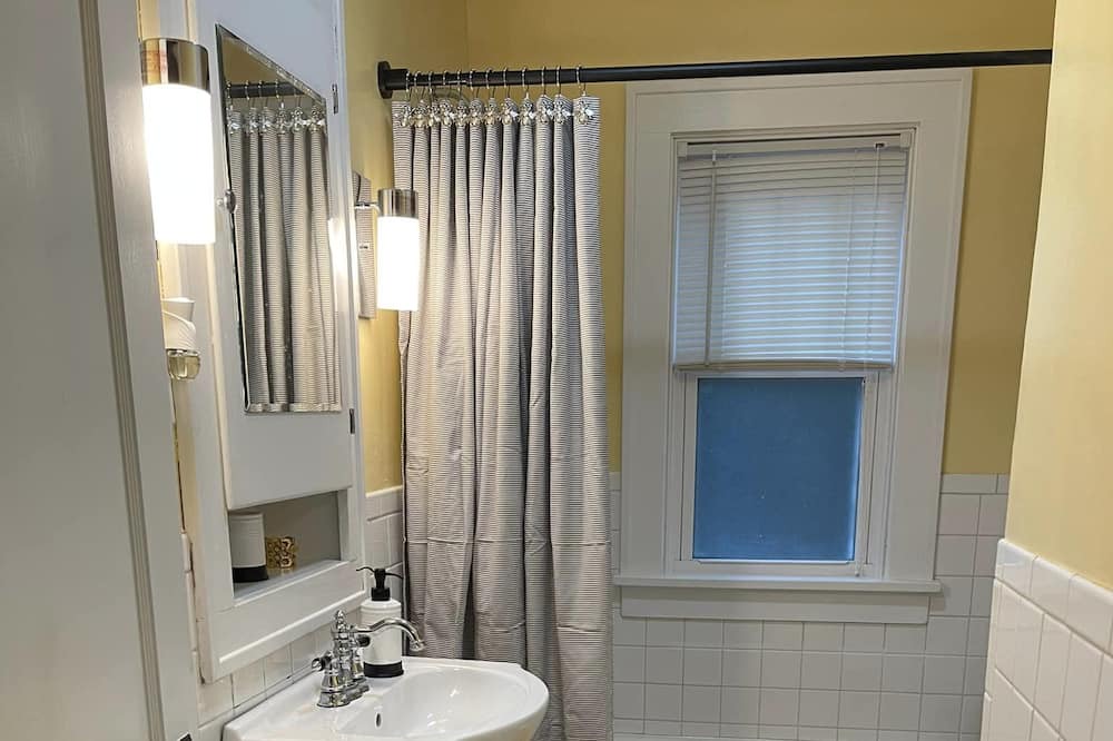Photo of Bathroom in Ste Genevieve