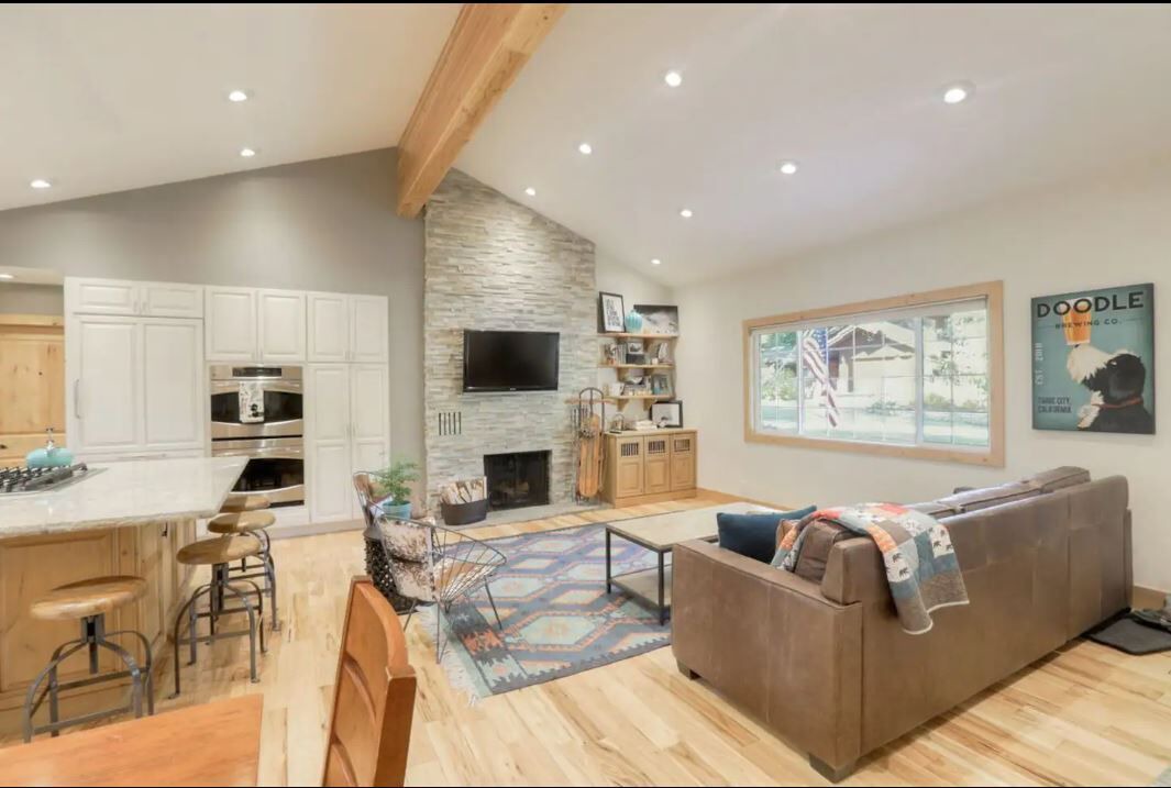 Photo of Livingroom in Comstock Acres
