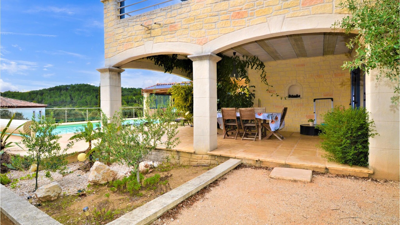 Photo of Patio Balcony in Saint-Hippolyte-de-Montaigu