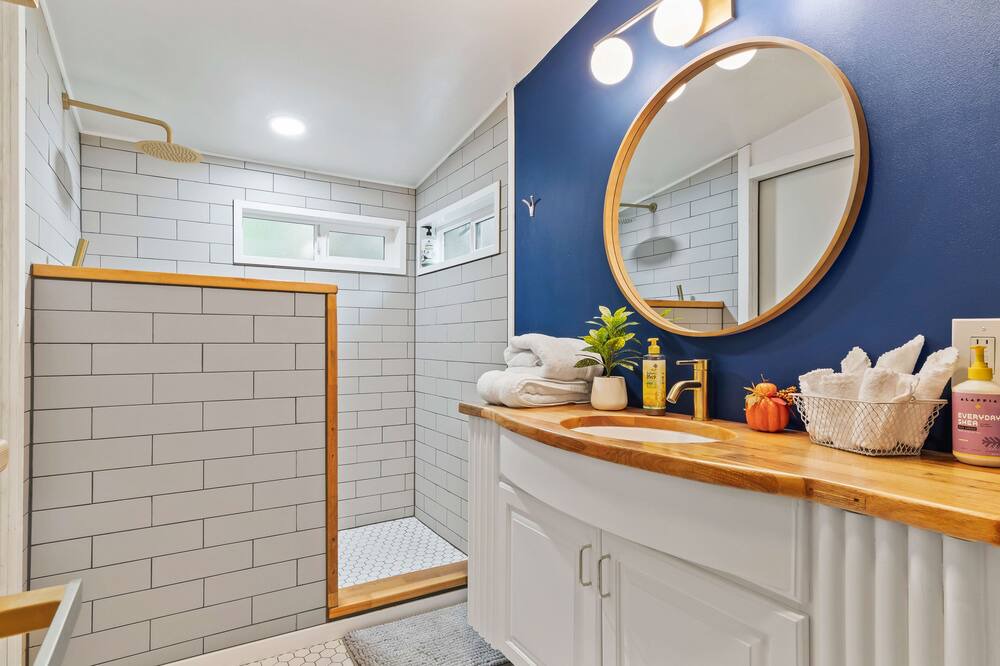 Photo of Others in McKenna