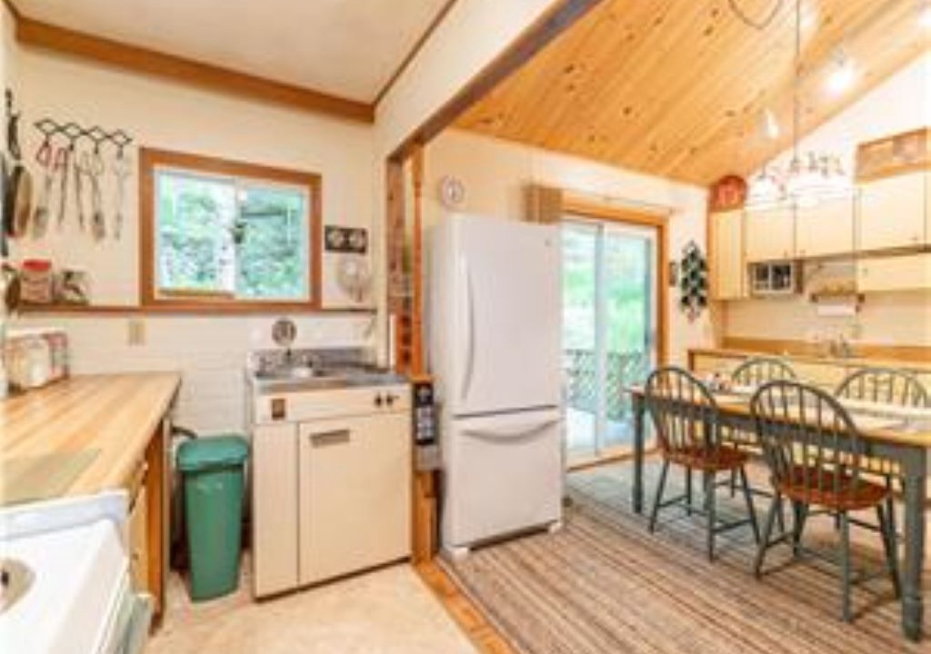 Photo of Kitchen in Algonquin Highlands