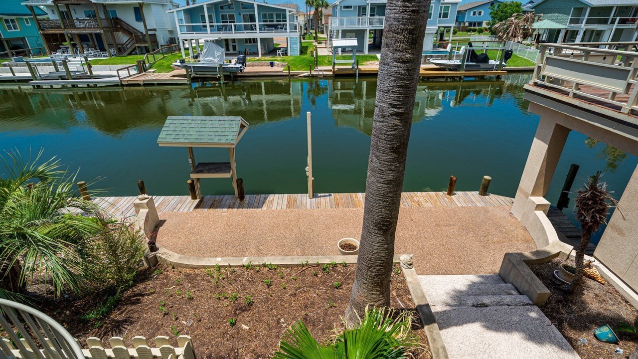 Photo of Outdoor in City-by-the Sea