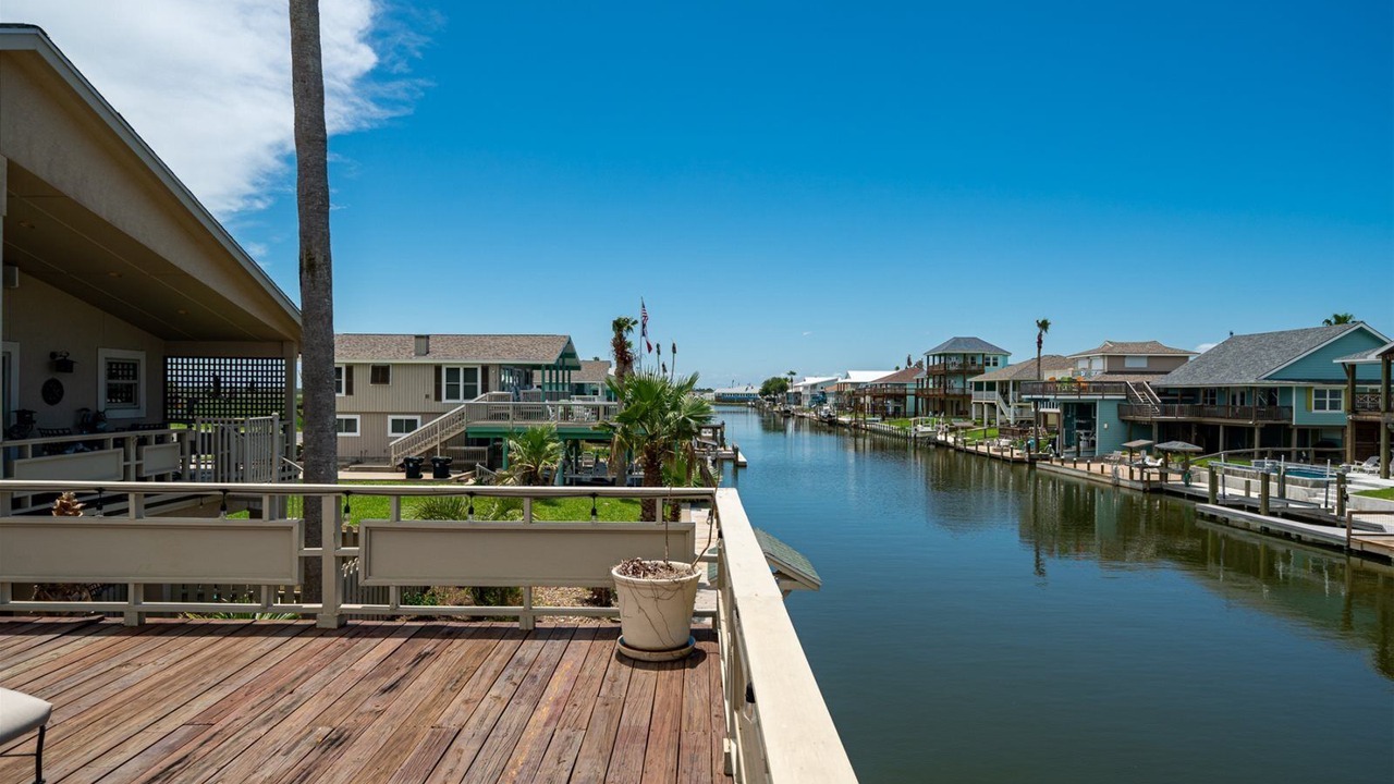 Photo of Outdoor in City-by-the Sea
